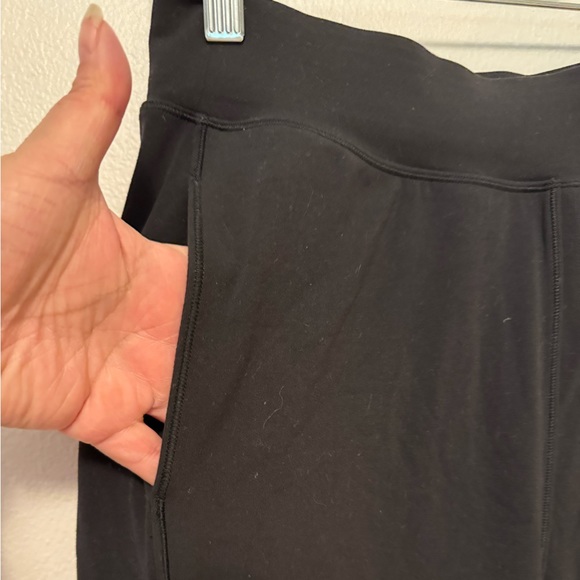 Lululemon Rejuvenate Crop *18” in Black. Size 6. - Picture 8 of 17